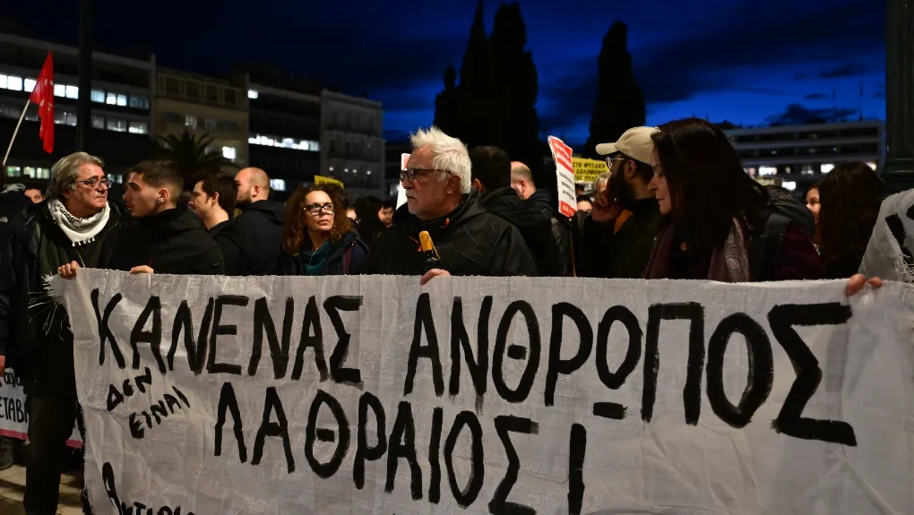 ΚΑΝΕΝΑΣ ΑΝΘΡΩΠΟΣ ΔΕΝ ΕΙΝΑΙ ΛΑΘΡΑΙΟΣ!